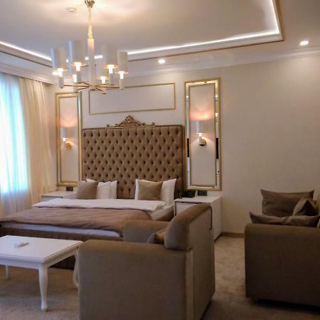 Ambassador Hotel Almaty Bagian luar foto
