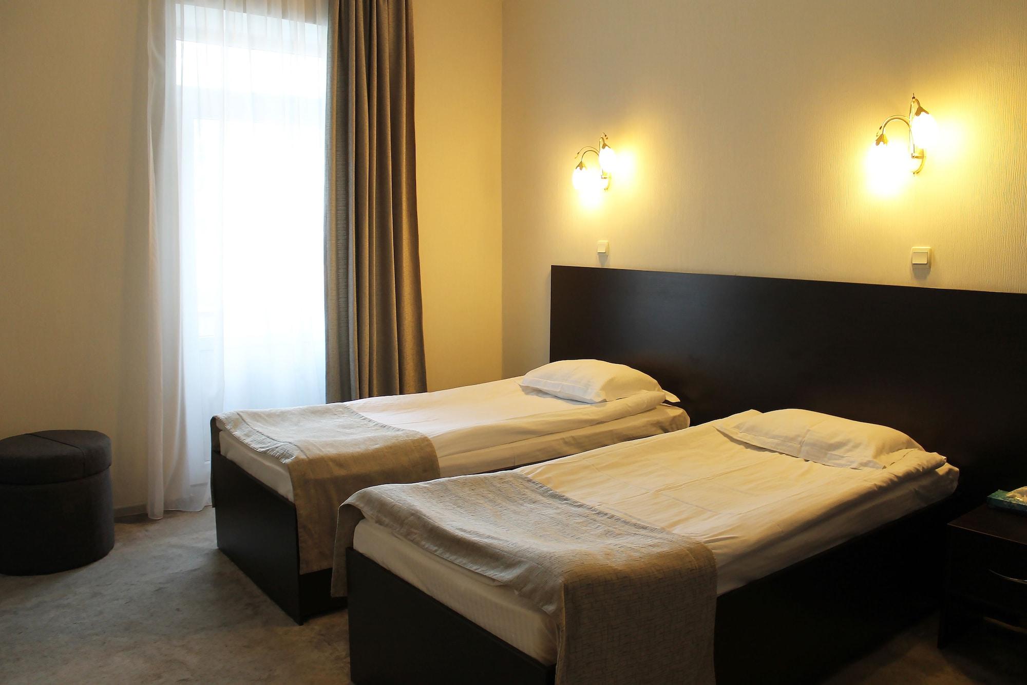Ambassador Hotel Almaty Bagian luar foto