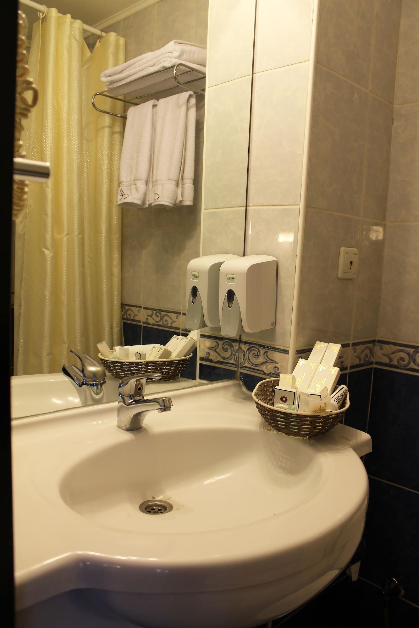 Ambassador Hotel Almaty Bagian luar foto