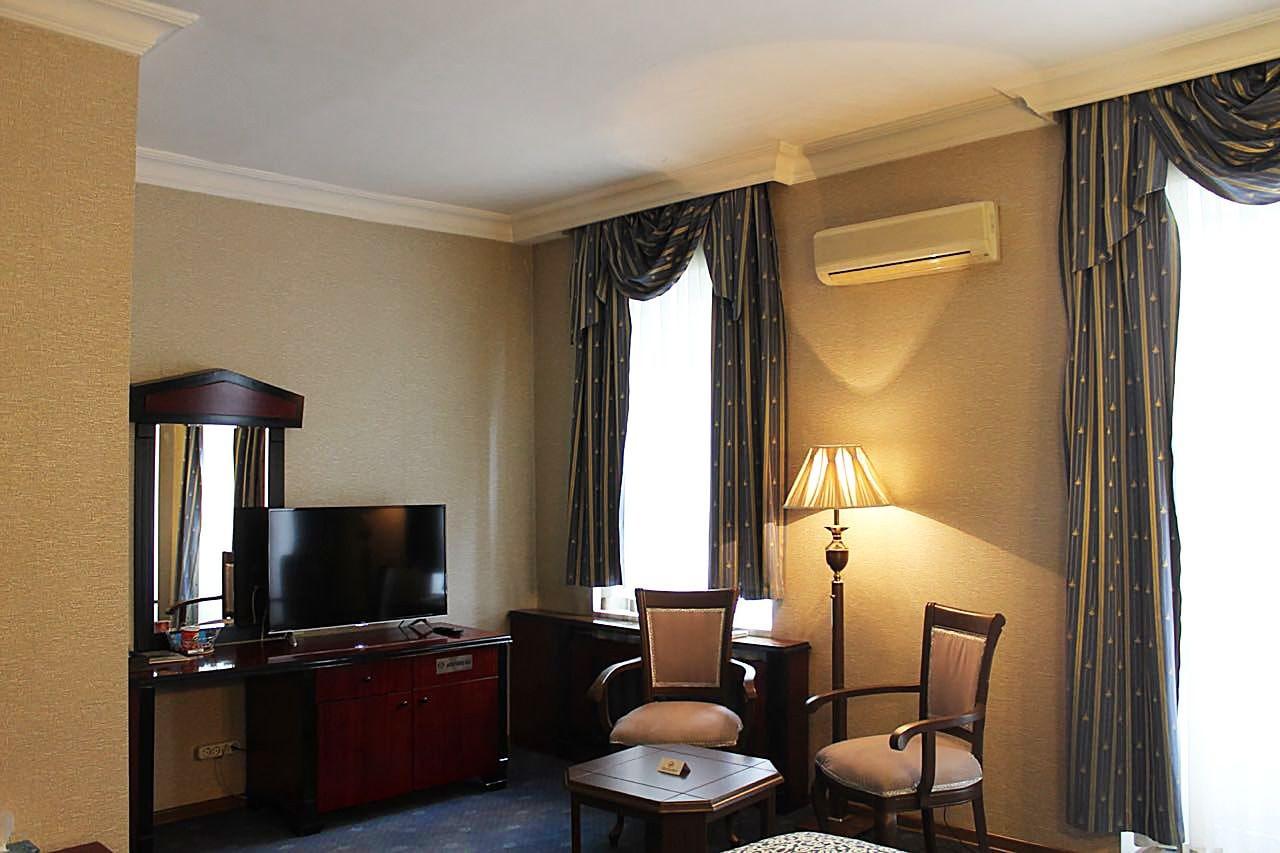 Ambassador Hotel Almaty Bagian luar foto
