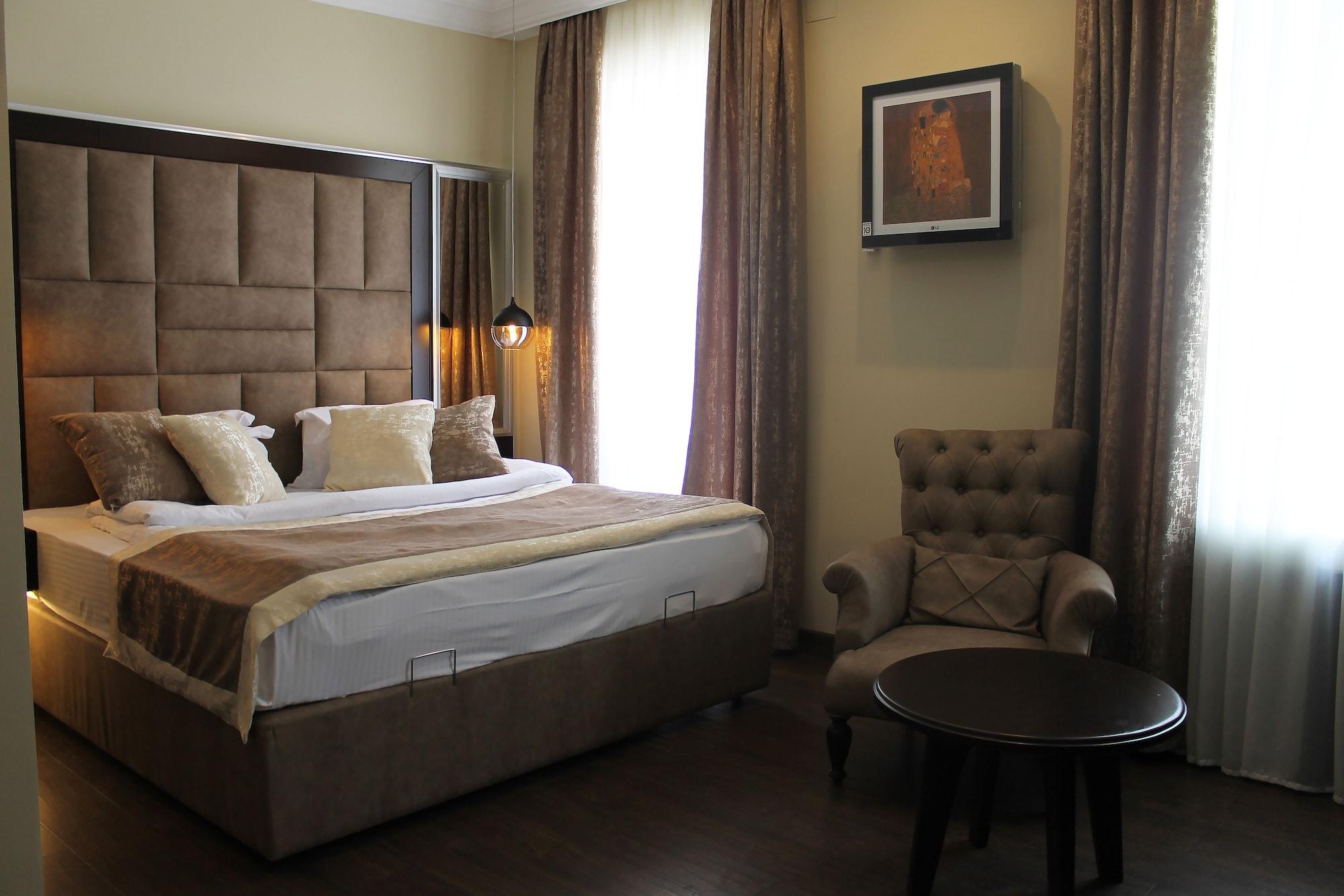 Ambassador Hotel Almaty Bagian luar foto