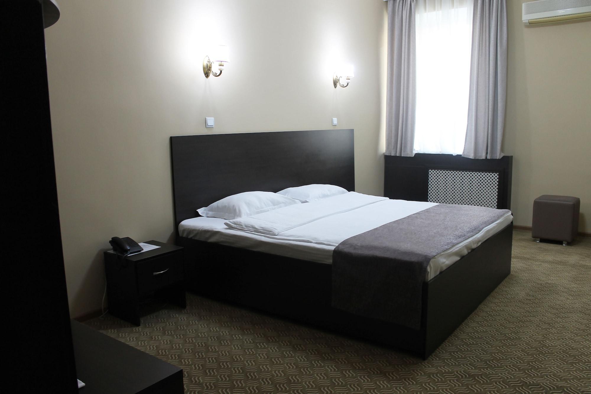 Ambassador Hotel Almaty Bagian luar foto