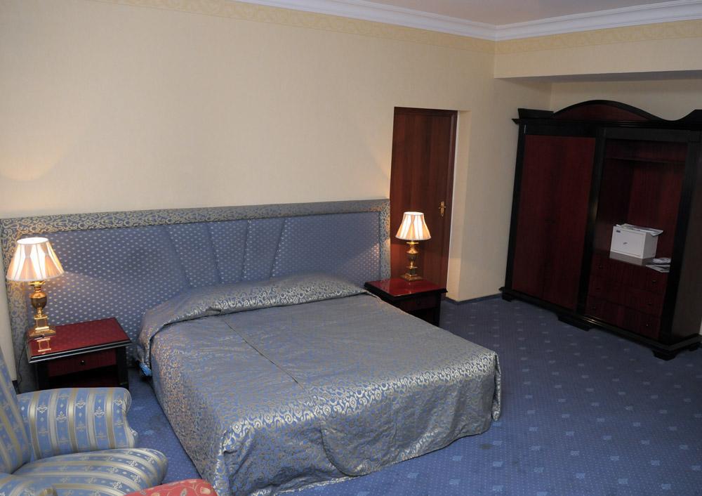 Ambassador Hotel Almaty Bagian luar foto