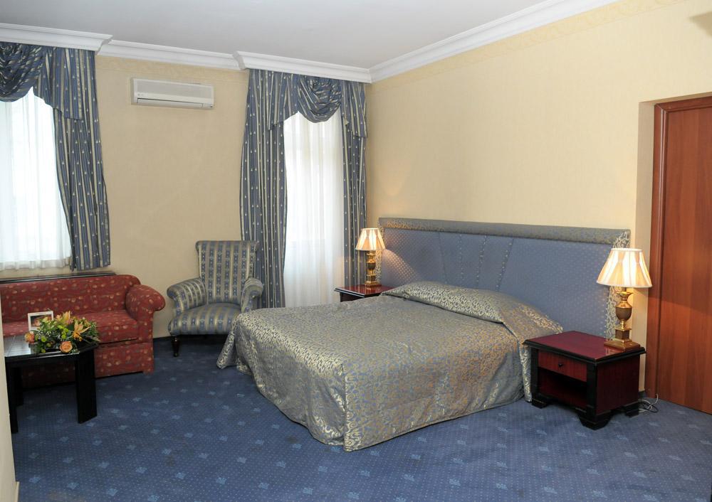 Ambassador Hotel Almaty Bagian luar foto