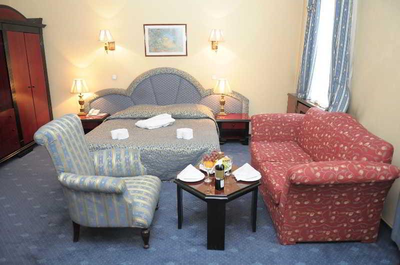 Ambassador Hotel Almaty Bagian luar foto