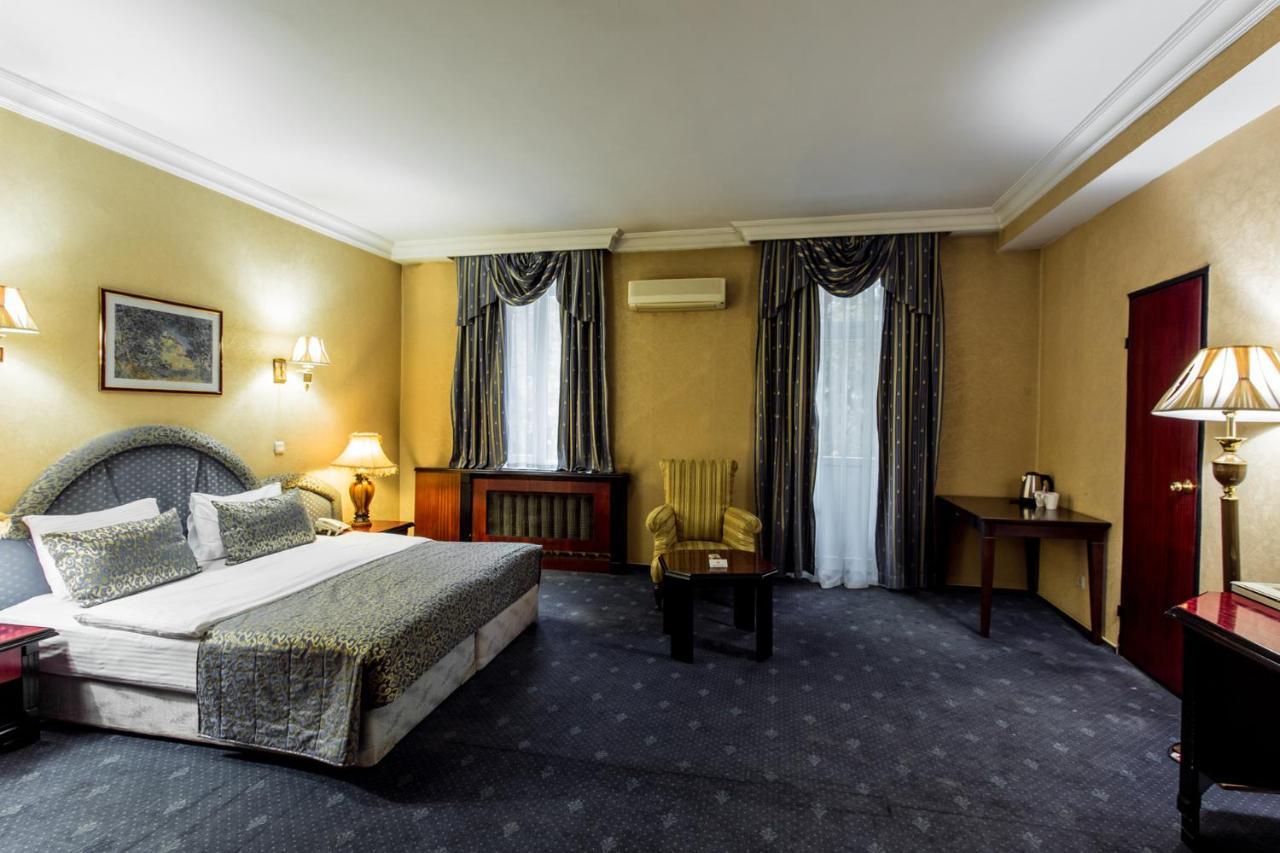 Ambassador Hotel Almaty Bagian luar foto